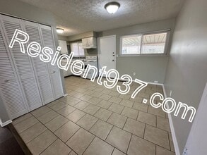 5884 Traymore Dr in Huber Heights, OH - Building Photo - Building Photo