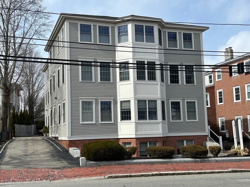 102 State St in Newburyport, MA - Building Photo