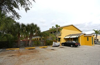 Grant Square in Clearwater, FL - Building Photo - Building Photo