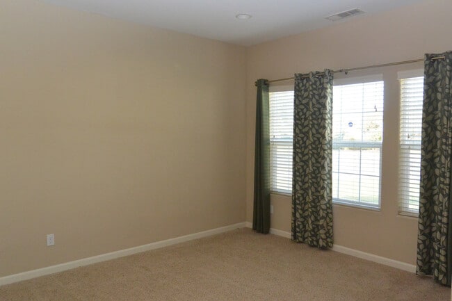 4311 W Buena Vista Ave in Visalia, CA - Building Photo - Building Photo
