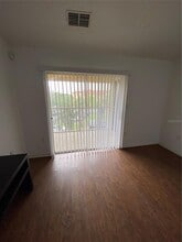 5467 Vineland Rd, Unit 6314 in Orlando, FL - Building Photo - Building Photo