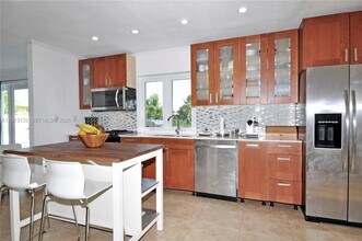 14270 SW 74th St in Miami, FL - Building Photo - Building Photo