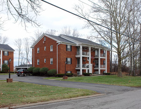 8073-8077 Forest-lake Dr in Youngstown, OH - Foto de edificio - Building Photo