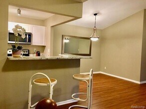 3538 Oakmonte Blvd, Unit 109 in Rochester, MI - Foto de edificio - Building Photo