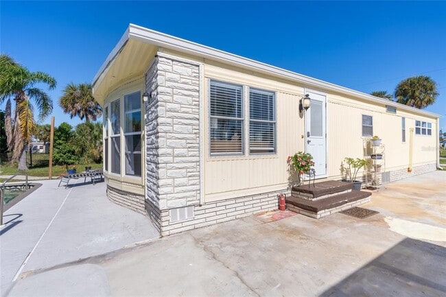 8243 Pinetree Ln in Englewood, FL - Building Photo - Building Photo