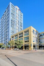 321 10th Ave, Unit 608 in San Diego, CA - Building Photo - Building Photo