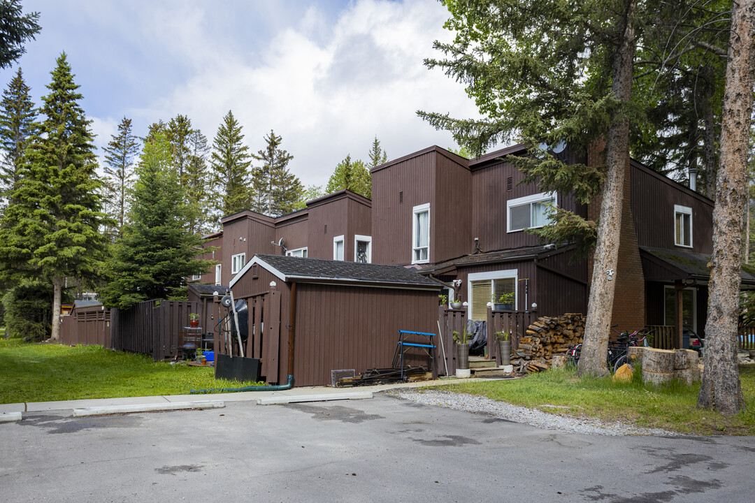 187 Porcupine Pl in Banff, AB - Building Photo