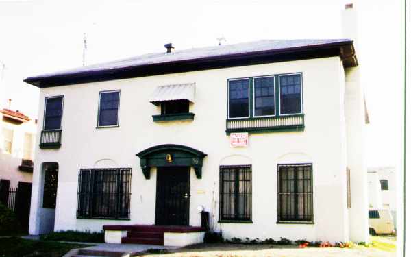 160-162 S Manhattan Pl in Los Angeles, CA - Building Photo