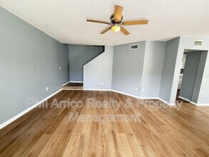 2201 Fluorshire Dr in Brandon, FL - Building Photo - Building Photo