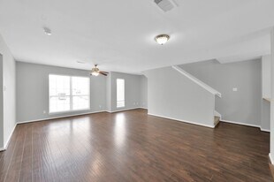 167 Binnacle Ct in Willis, TX - Building Photo