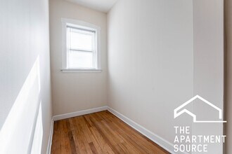 3926 N Pine Grove Ave in Chicago, IL - Building Photo - Building Photo