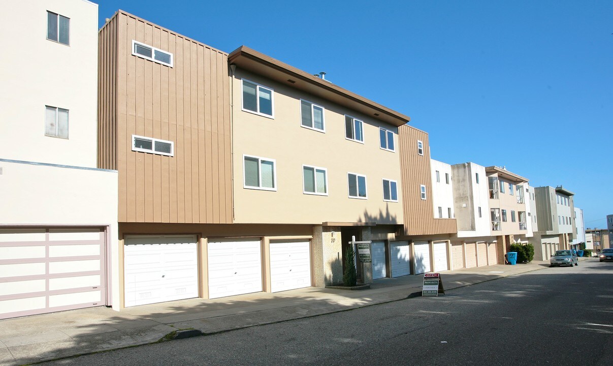 20 Crestline Dr in San Francisco, CA - Building Photo