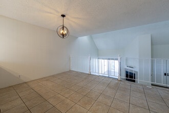 5467 E Centralia St in Long Beach, CA - Building Photo - Building Photo