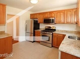 508 Heath St, Unit 1 in Brookline, MA - Building Photo - Building Photo