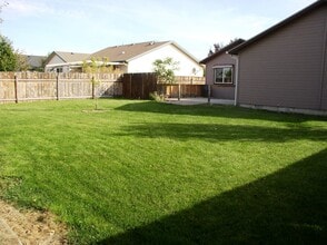 1167 N Scrivner Ave in Meridian, ID - Building Photo - Building Photo
