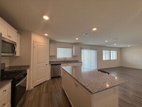 4371 W Ave J-5 in Lancaster, CA - Building Photo - Building Photo