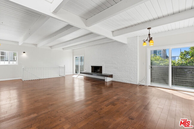 3900 Pacific Ave in Los Angeles, CA - Building Photo - Building Photo