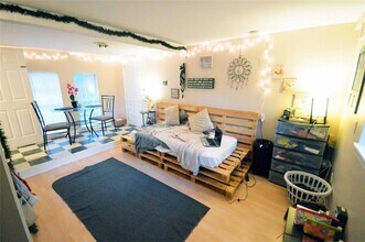 907 E 38th St in Austin, TX - Foto de edificio - Building Photo