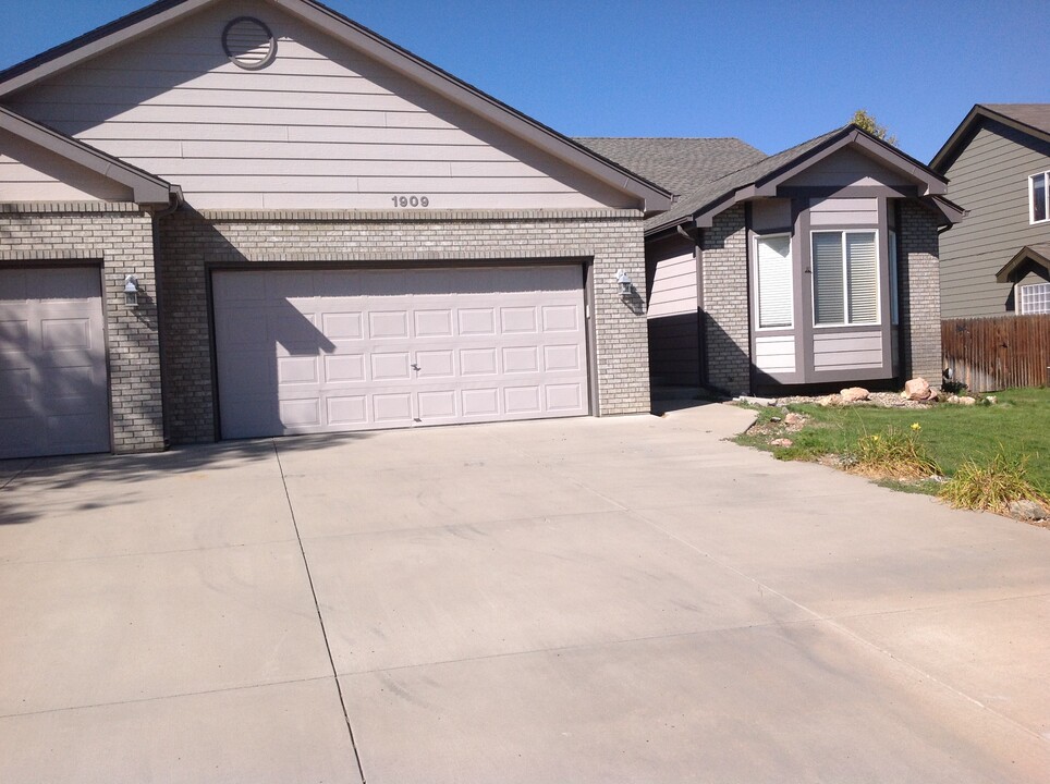 1909 Sherwood Ln in Johnstown, CO - Building Photo