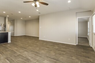 8102 Rose Petals Ln in Arcola, TX - Building Photo - Building Photo