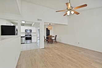 8750 Park Ln in Dallas, TX - Building Photo - Building Photo