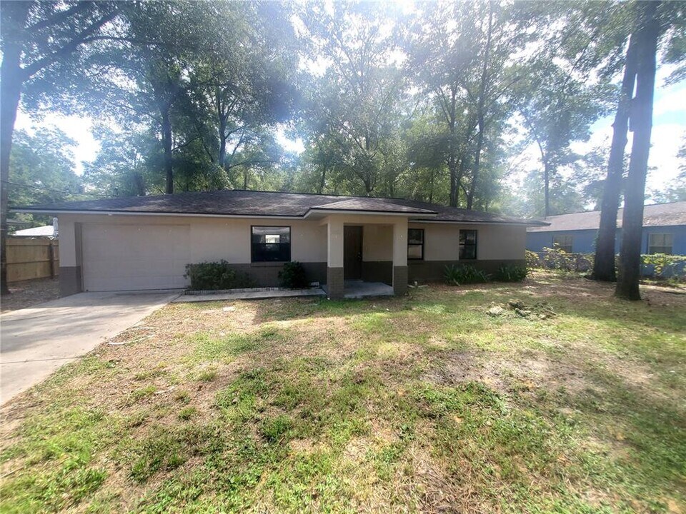 5851 NW 55th Ct in Ocala, FL - Foto de edificio