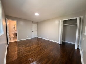 2416 Miriam Ln in Decatur, GA - Foto de edificio - Building Photo