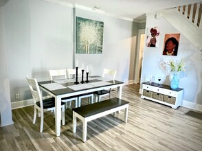 3004 E Michigan St in Indianapolis, IN - Foto de edificio - Building Photo