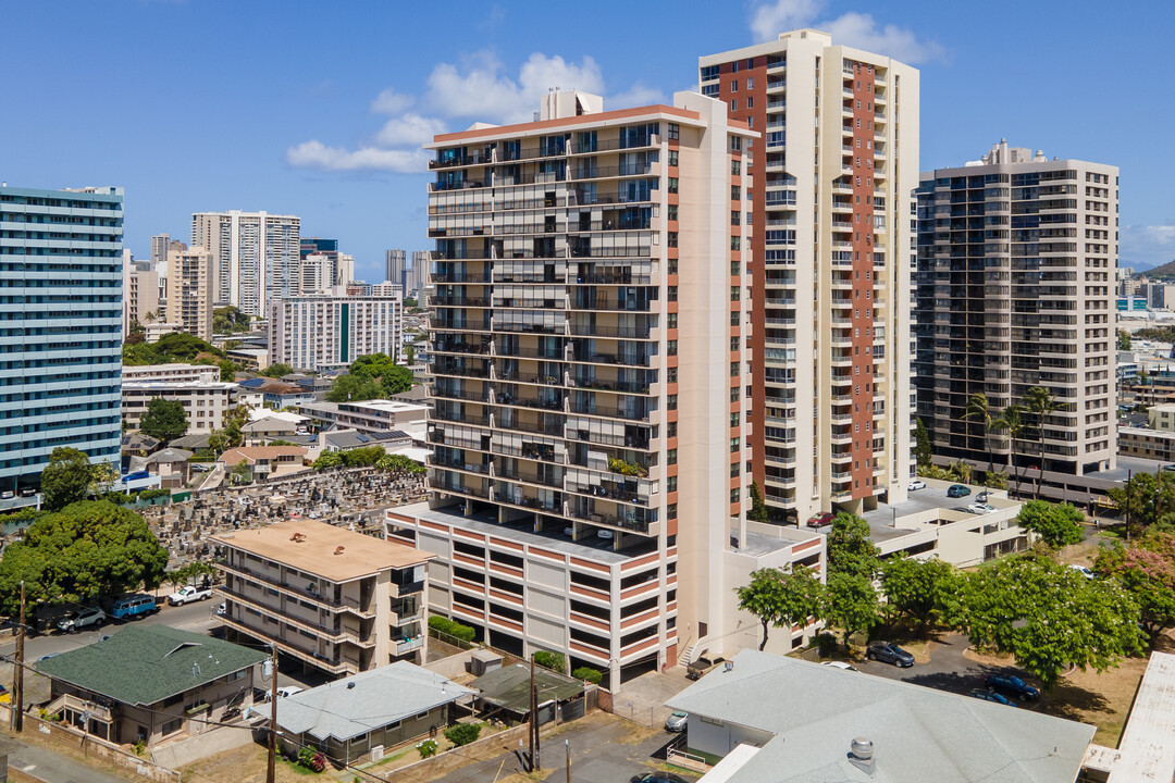 Rainbow Place in Honolulu, HI - Building Photo