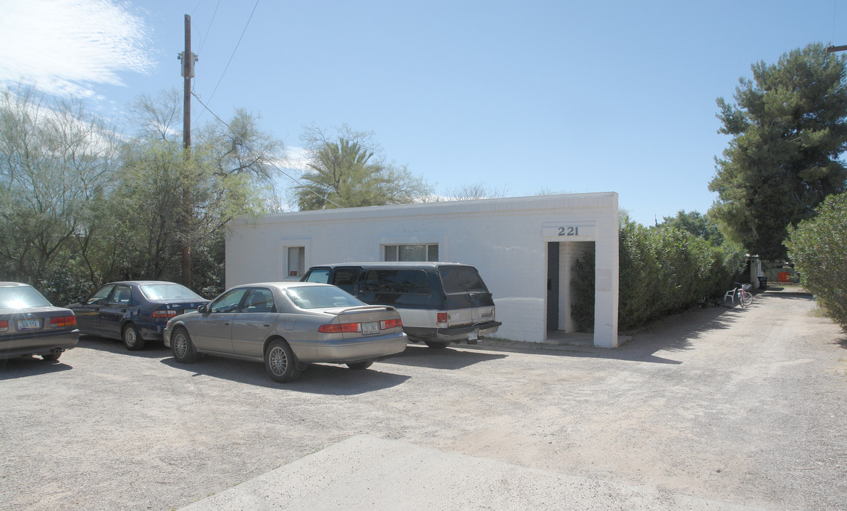 221 N Vine Ave in Tucson, AZ - Building Photo