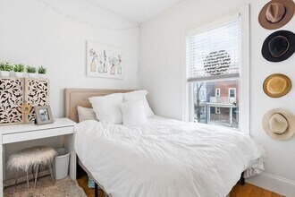 142 Boston St in Boston, MA - Building Photo - Building Photo