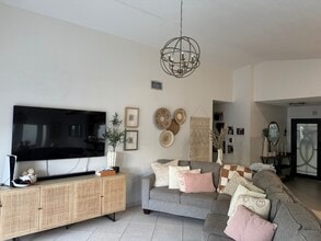 7858 NW 189th St in Hialeah, FL - Building Photo - Building Photo