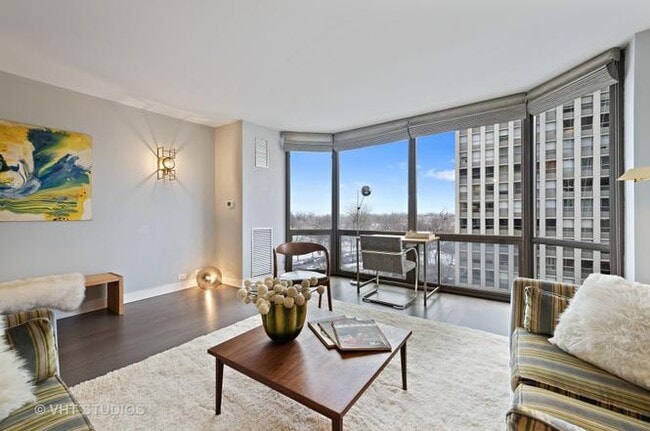 property at 2650 N Lakeview Ave