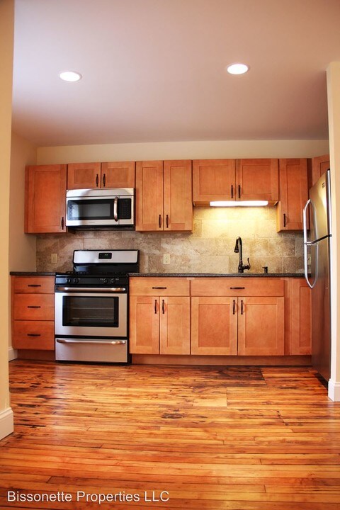 44 N Champlain St in Burlington, VT - Building Photo