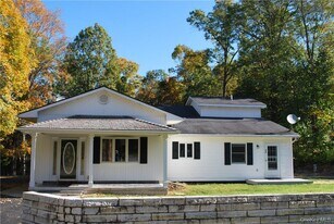 7 Autumn Trail in Goshen, NY - Building Photo