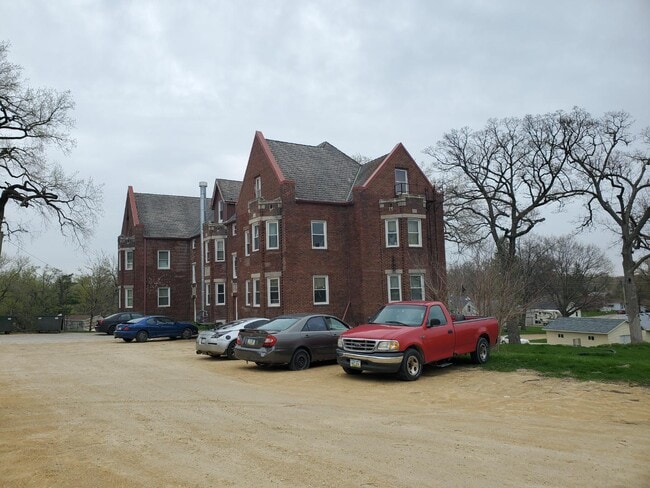 property at 1850 Glendale Rd