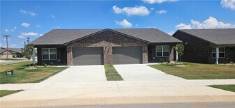 6812 Toby St in Bentonville, AR - Building Photo