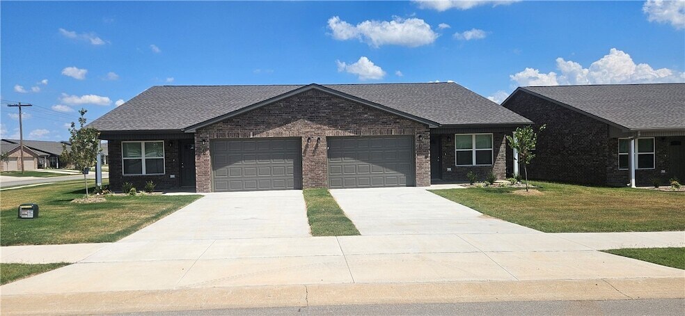6812 Toby St in Bentonville, AR - Building Photo