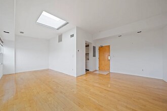 21 Linden St in Quincy, MA - Building Photo - Building Photo