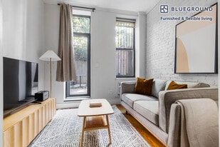 515 W 47th St in New York, NY - Building Photo