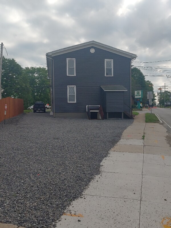 102 Franklin St, Unit Apartment 3 in Clintonville, PA - Building Photo - Building Photo