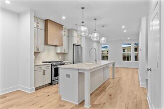 201 New St in Decatur, GA - Foto de edificio - Building Photo