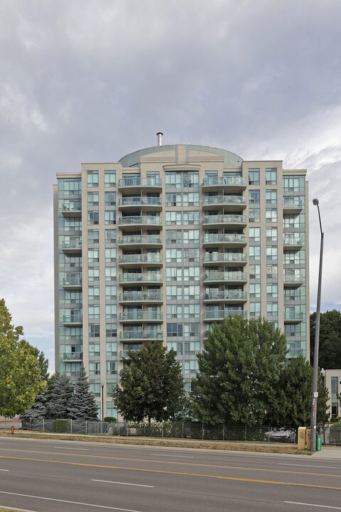 Parkway Place in Mississauga, ON - Building Photo