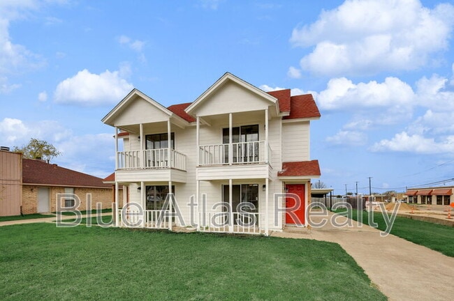 2300 Indigo Ln
