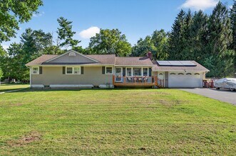 1 Pinecrest in Warwick, NY - Building Photo - Building Photo