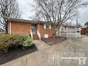 204 Trail Four in Burlington, NC - Foto de edificio - Building Photo