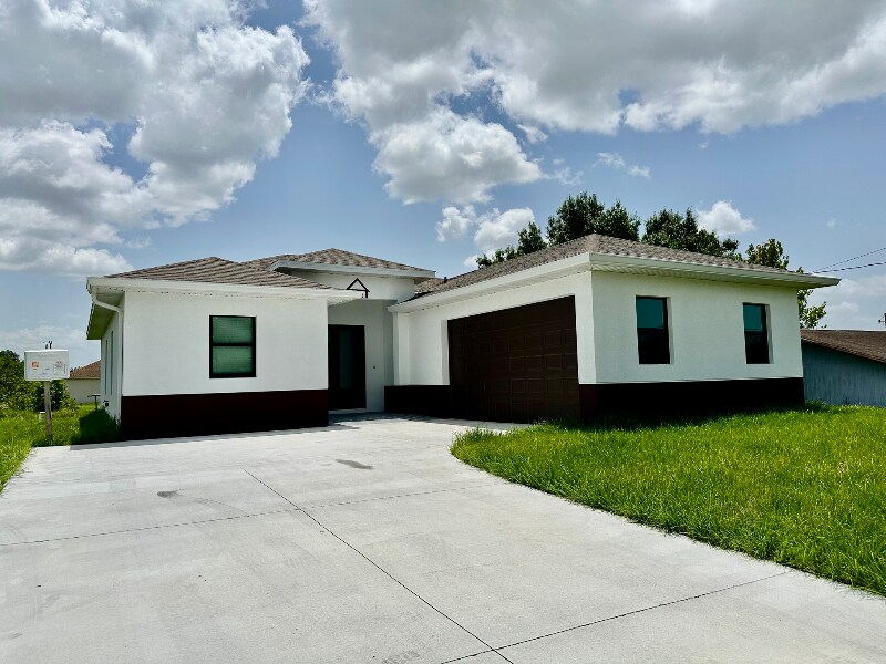 1313 Floyd Ave S in Lehigh Acres, FL - Building Photo