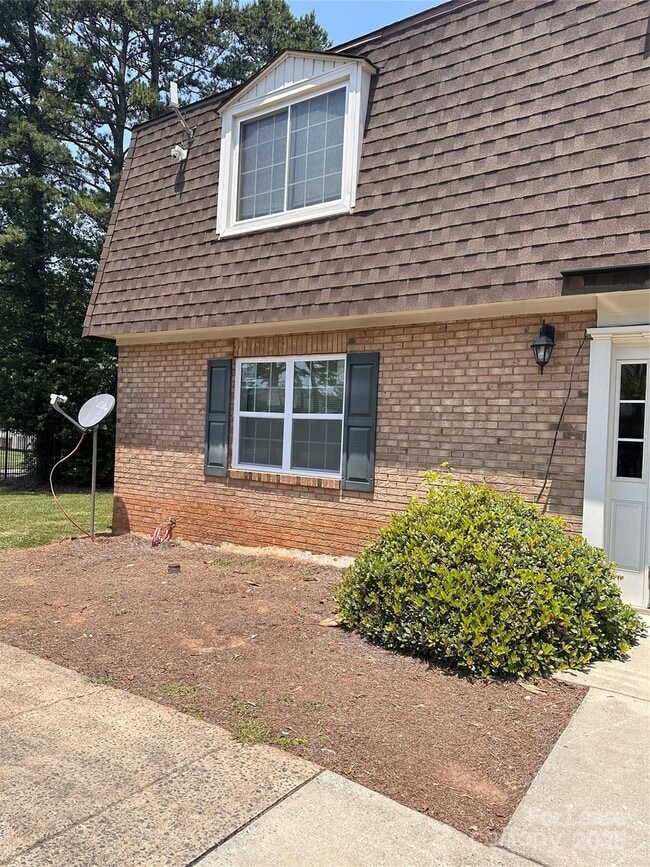 5808 Hunting Ridge Ln in Charlotte, NC - Building Photo - Building Photo