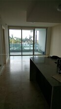 900 Biscayne, Unit 307 in Miami, FL - Foto de edificio - Building Photo