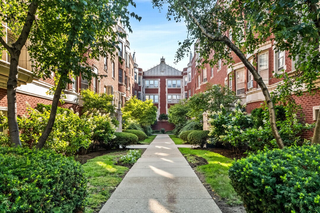 212 N Oak Park Ave in Oak Park, IL - Building Photo